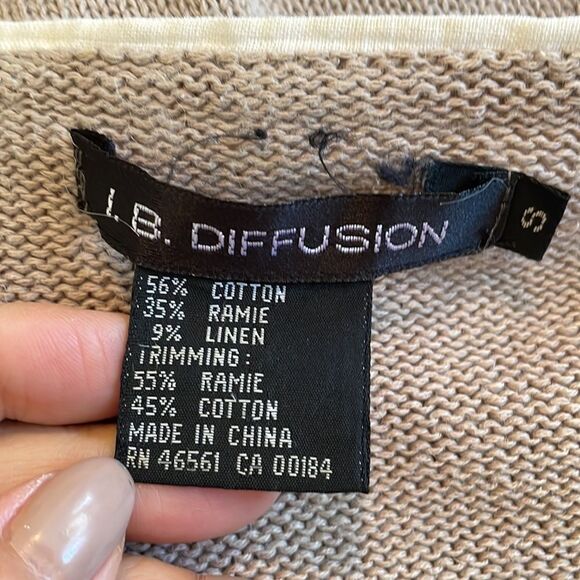 Vtg 80s I.B. Diffusion tan short sleeved V neck sweater with ribbon design - Picture 7 of 8